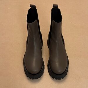 The Clara by M. Gemi Size 40 Lug Boots NWOB